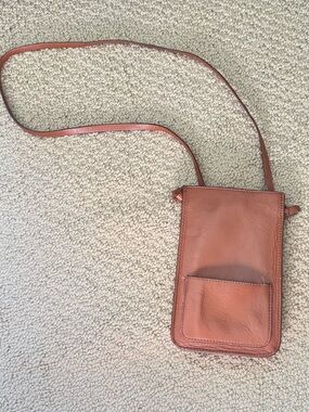 Lucky brand Leather Crossbody Phone Pouch in Brown